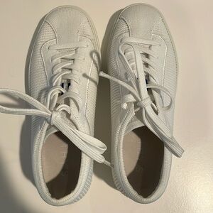 White Rothy’s The Lace Up Sneakers - Size 6